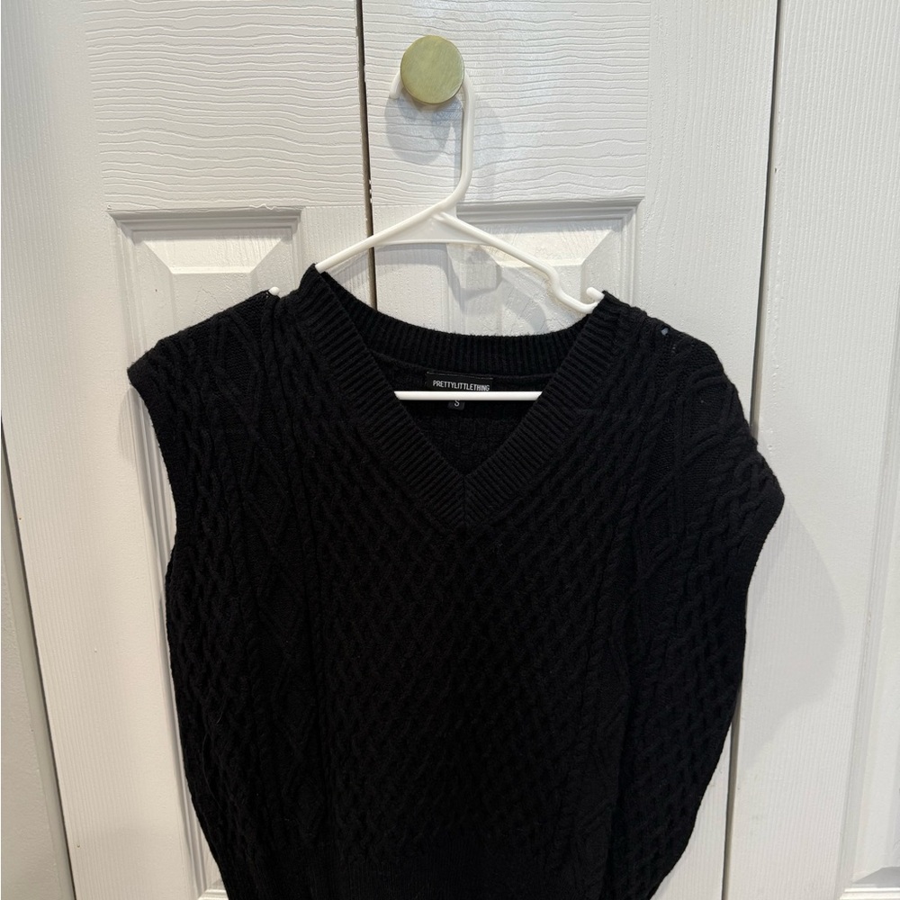 Black Cable Knit Sleeveless Sweater